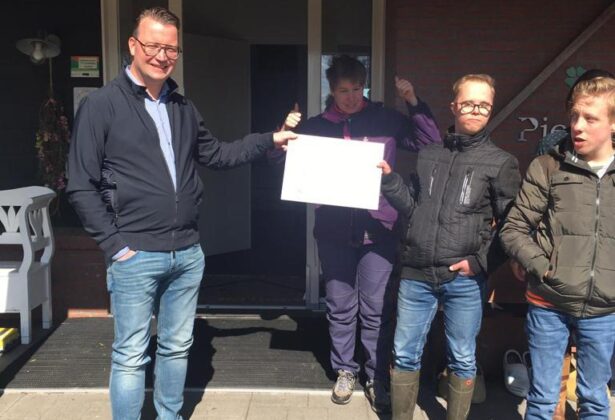 Overhandiging Cheque