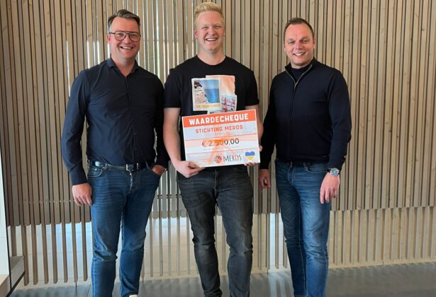 Overhandiging cheque autowasdag
