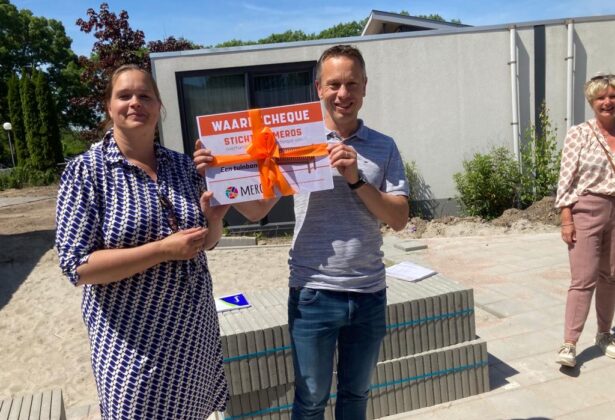 Overhandiging cheque Klim-op Kampen